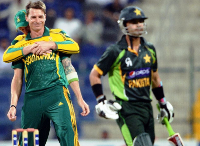 south african bowler dale steyn l celebrates with team mate after taking a wicket of pakistani opener ahmad shehzad r during the third day night international in sheikh zayed cricket stadium in abu dhabi on novemver 6 2013 photo afp south african bowler dale steyn l celebrates with team mate after taking a wicket of pakistani opener ahmad shehzad r during the third day night international in sheikh zayed cricket stadium in abu dhabi on novemver 6 2013 photo afp
