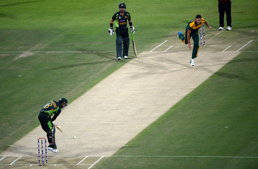 pakistani opener batsman mohammad hafeez l plays a shot as ahmad shehzad c and south african bowler morne morkel r look on during the third day night international in sheikh zayed cricket stadium in abu dhabi on novemver 6 2013 photo afp file