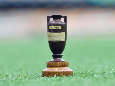 england favourites as ashes rivalry renews