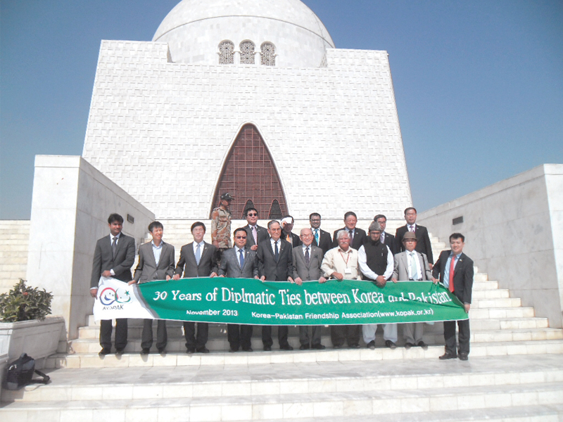 a delegation from south korea visits the jinnah house museum to commemorate the 30th anniversary of the establishment of diplomatic ties between the two countries photo courtesy korean embassy