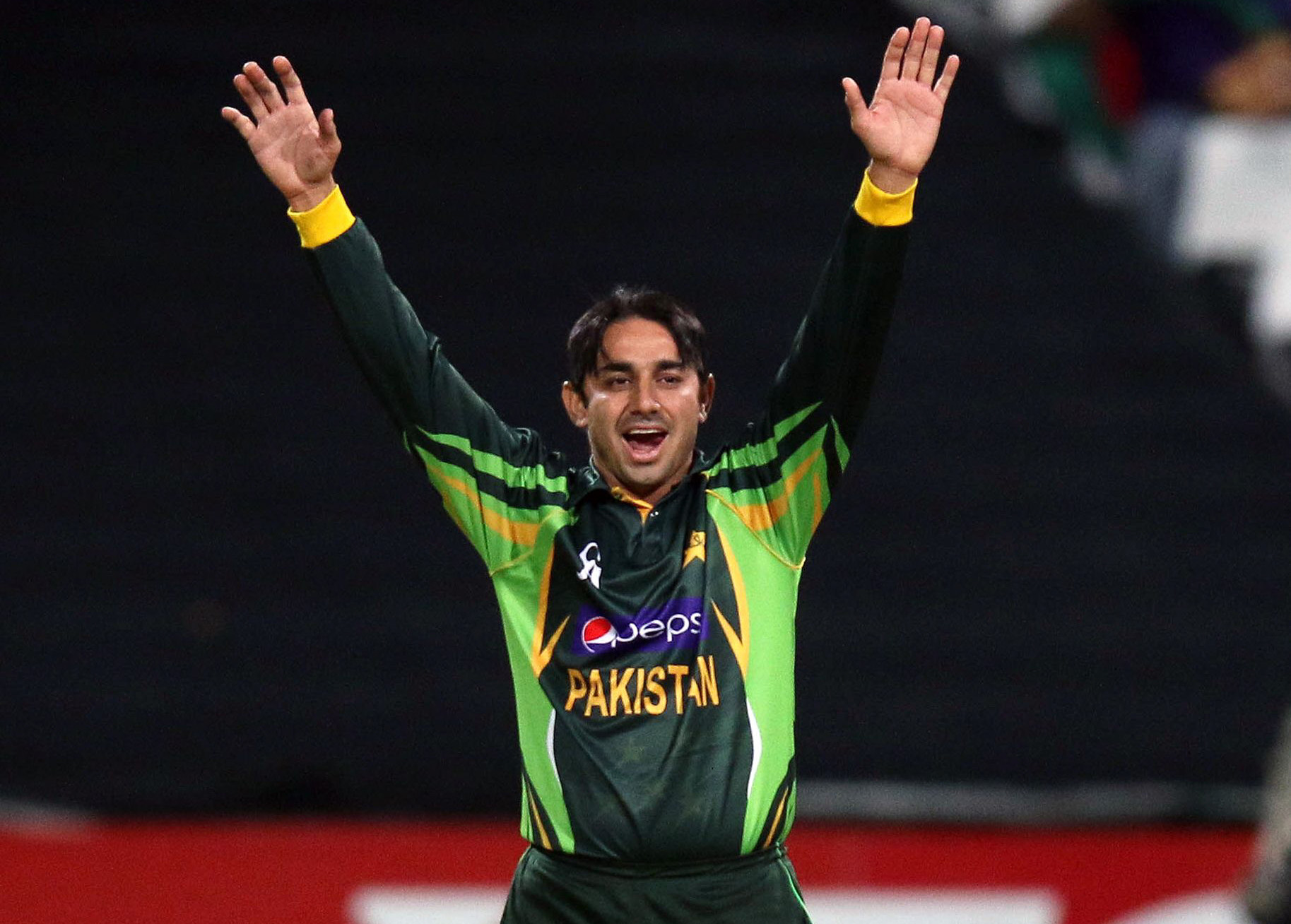 pakistan 039 s saeed ajmal celebrates the wicket of south africa 039 s hashim amla during the second t20 international cricket match between pakistan and south africa at the sahara park newlands cricket ground in cape town on november 22 2013 photo afp