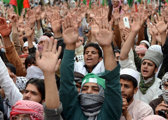 supporters of ahle sunnat wal jmaat chant slogans during a protest in quetta on november 22 2013 photo afp