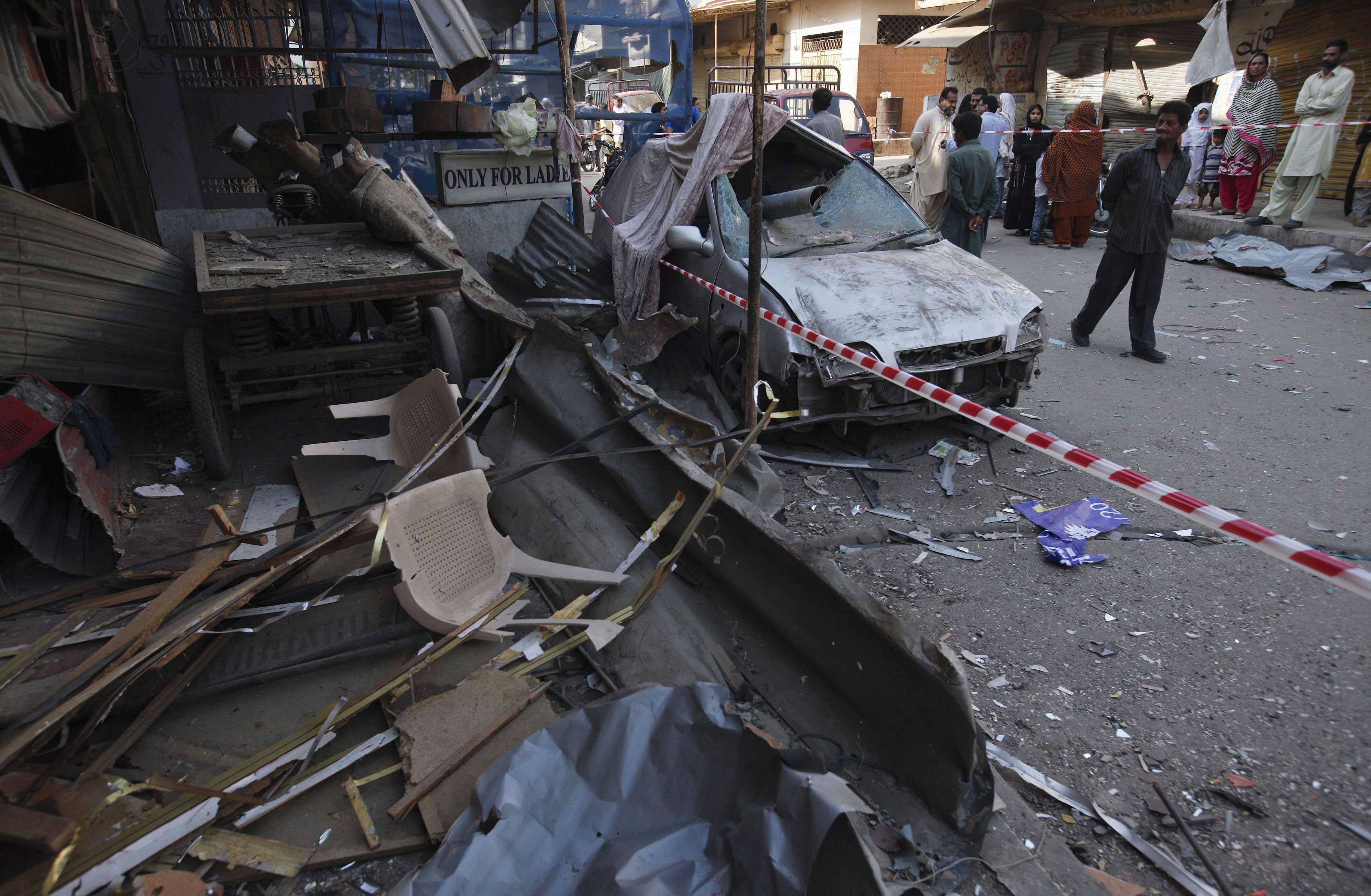 father lost grip over two year old girl after first bomb blast found her three hours later photo reuters