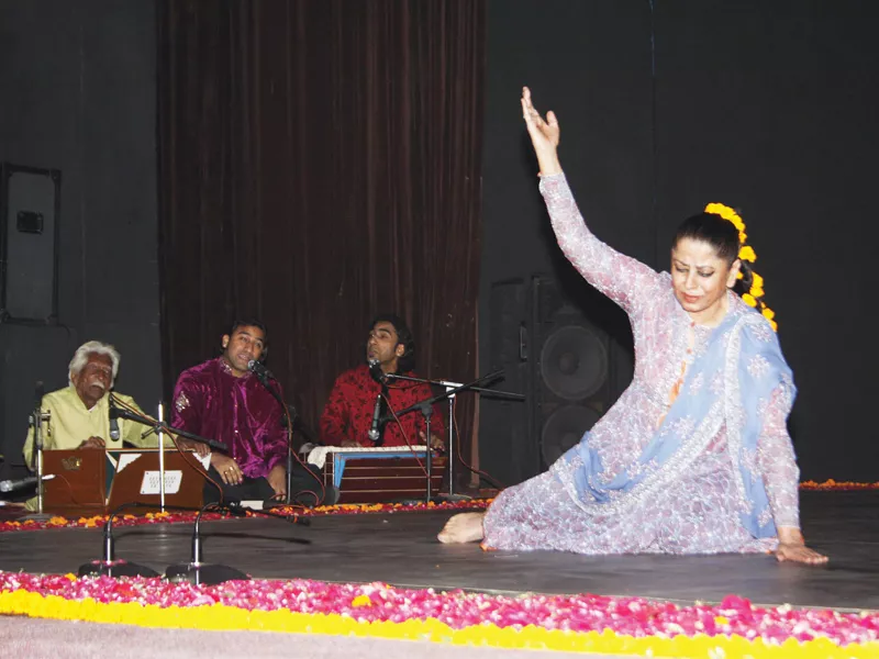 naheed siddiqui performing at the evening session of the first day of the fourth alhmara international literature and cultural conference photo abid nawaz express naheed siddiqui performing at the evening session of the first day of the fourth alhmara international literature and cultural conference photo abid nawaz express
