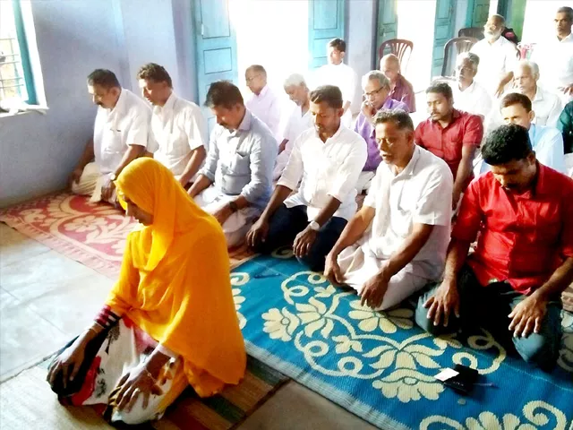 jamida beevi leading the friday prayers in malappuram photo scroll in jamida beevi leading the friday prayers in malappuram photo scroll in
