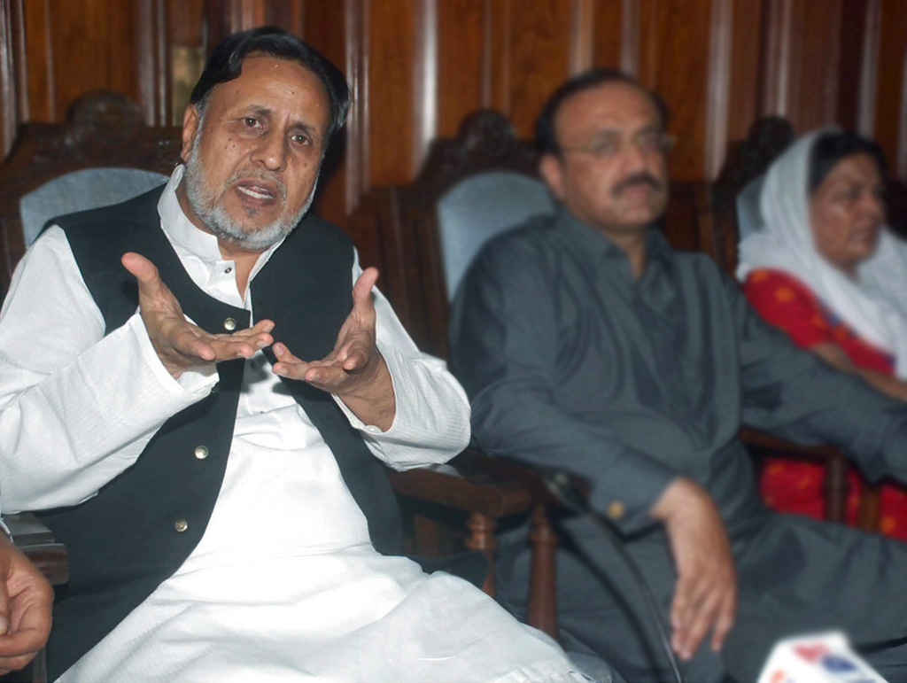 rasheed said that instead of introducing amendments in the plga through ordinances the government should call an assembly session to discuss the flaws in the act photo nni file