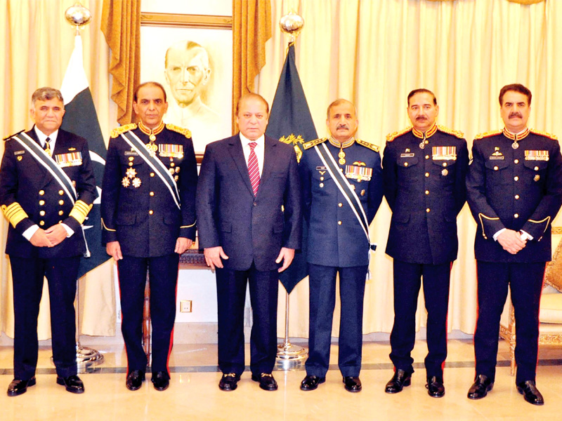 prime minister nawaz sharif poses for a picture with services chiefs and the newly appointed coas and cjcsc at farewell dinner given to outgoing army chief gen pervez kayani photo inp