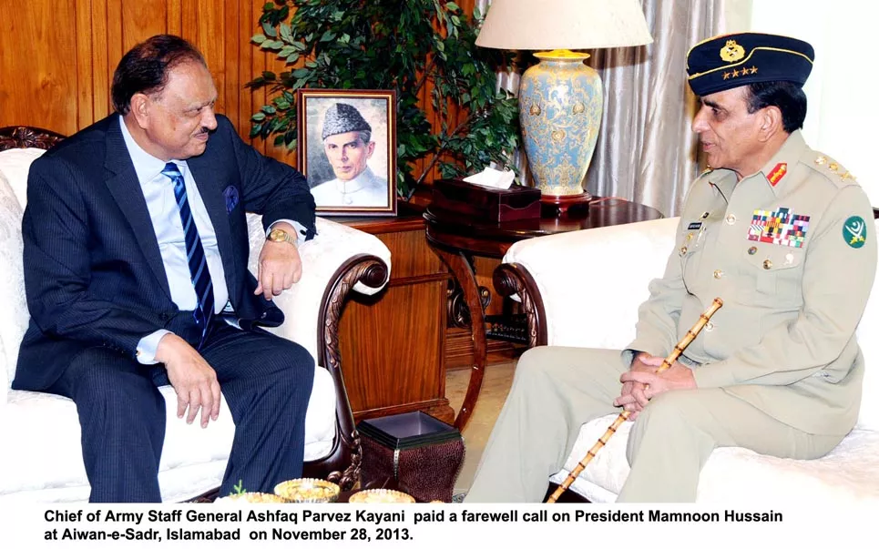 chief of army staff general ashfaq pervez kayani r pays a farewell call on president mamnoon hussain l photo pid chief of army staff general ashfaq pervez kayani r pays a farewell call on president mamnoon hussain l photo pid