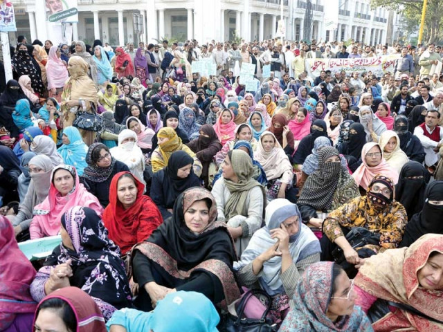 teachers stage a sit in at charring cross photo shafiq malik express teachers stage a sit in at charring cross photo shafiq malik express