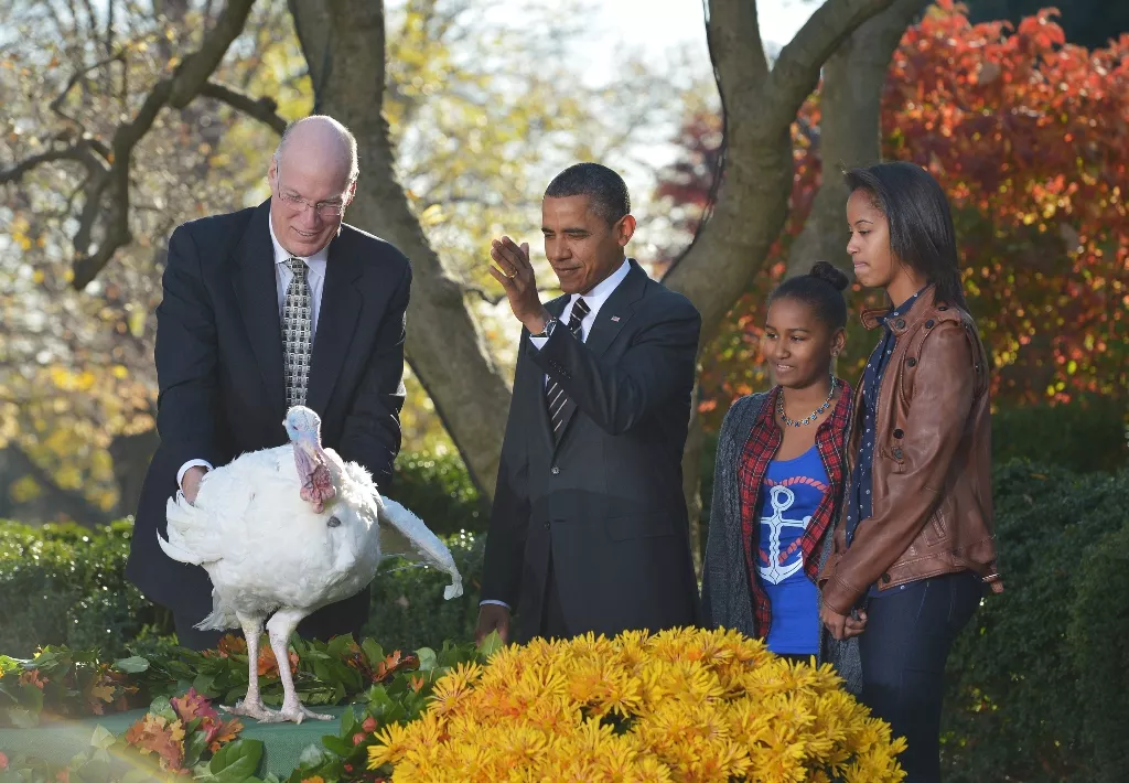 us president barack obama gestures during the annual thanksgiving turkey pardon with his daughters sasha 2nd r and malia r photo afp us president barack obama gestures during the annual thanksgiving turkey pardon with his daughters sasha 2nd r and malia r photo afp