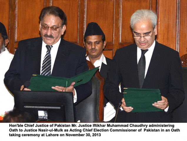 chief justice of pakistan justice iftikhar muhammad chaudhry administering the oath to the acting chief election commissioner justice nasirul mulk in lahore on saturday photo pid chief justice of pakistan justice iftikhar muhammad chaudhry administering the oath to the acting chief election commissioner justice nasirul mulk in lahore on saturday photo pid
