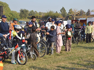 healthy sunday cyclists gather to raise awareness