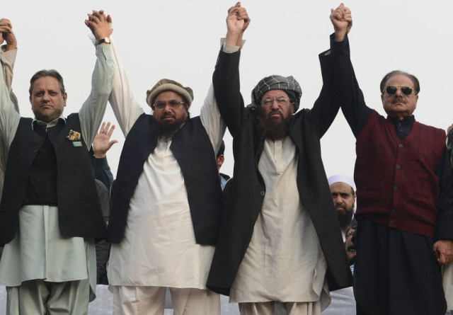 hafiz mohammad saeed 2l head of jamaat ud dawa jud chairman of the defence of pakistan coalition maulana sami ul haq 2r former pakistani intelligence isi chief hamid gul r and sardar attique former prime minister of pakistan administered kashmir and who presides over the all jammu and kashmir muslim conference l join hands at an anti us rally in lahore on december 1 2013 photo afp