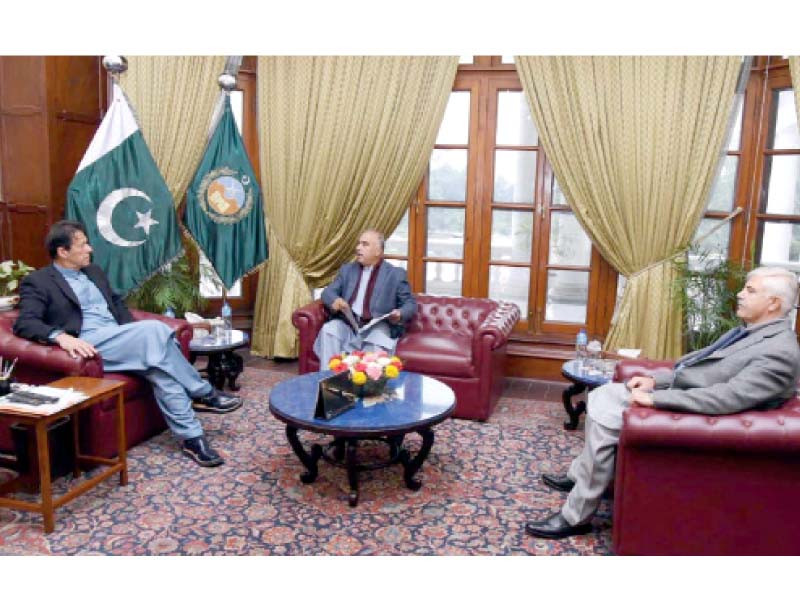 prime minister imran khan exchanges views with k p governor shah farman and cm mahmood khan during a one day visit to peshawar photo ppi