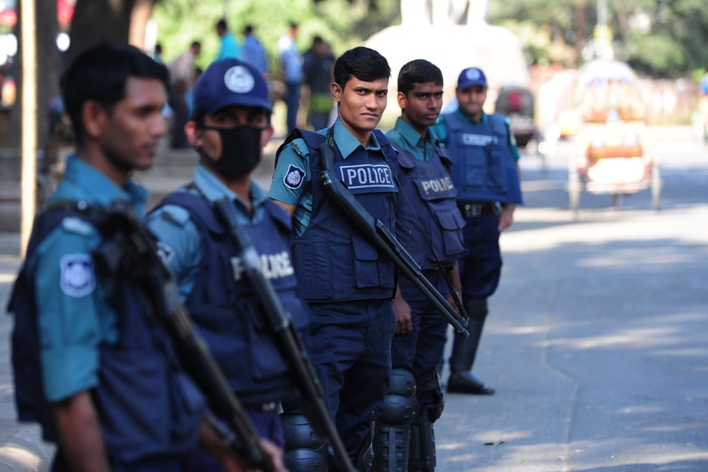 bangladeshi police stand guard during an ongoing blockade organised by bangladesh nationalist party bnp activists and their supporters in dhaka on december 3 2013 photo afp