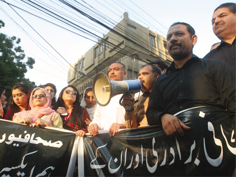 journalists gather outside karachi press club on tuesday afternoon to condemn monday evening s attack on the offices of the express media group photo athar khan express