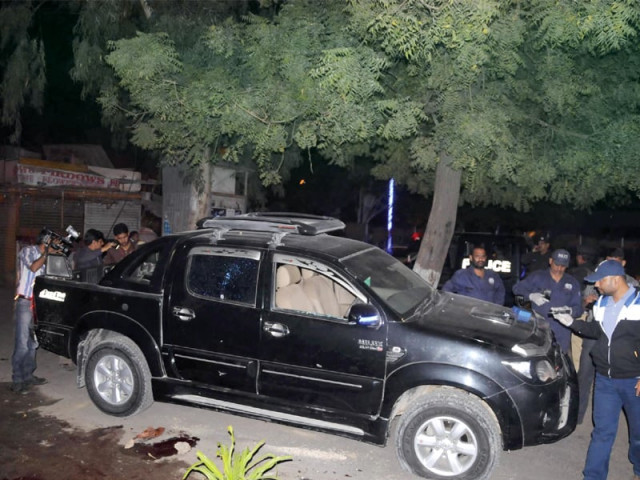 security personnel examine a vehicle which came under attack near sakhi hassan chowrangi in karachi photo mohammad noman express security personnel examine a vehicle which came under attack near sakhi hassan chowrangi in karachi photo mohammad noman express
