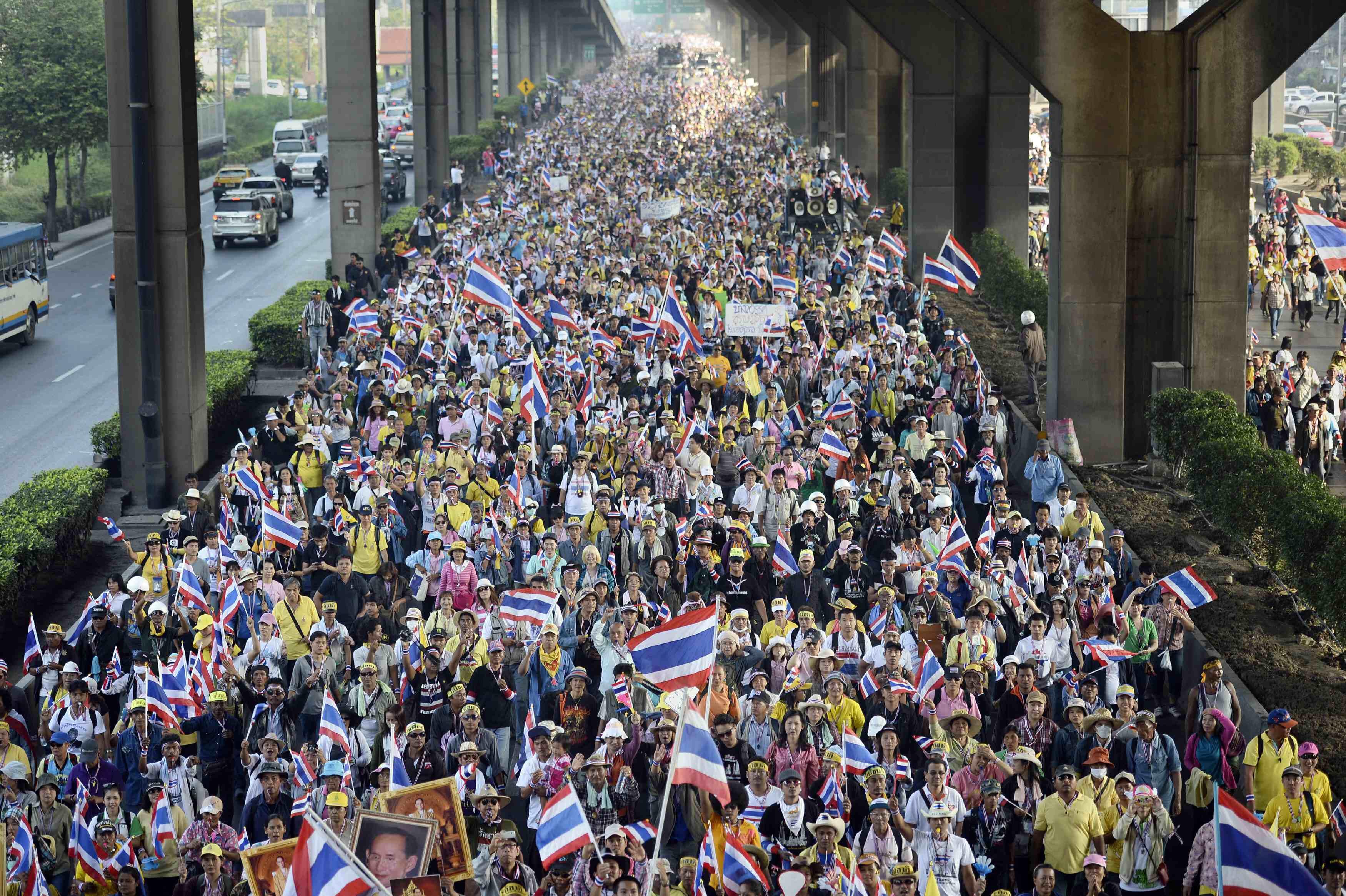 anti government protesters rally on a main road leading towards the government house in bangkok december 9 2013 photo reuters