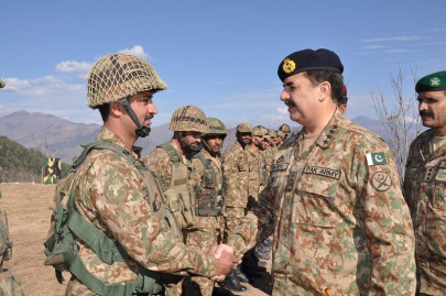 coas raheel sharif visits loc