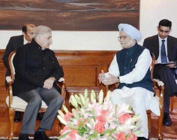 cm tells manmoh an singh that india and pakist an can combat povert y if both sides resolv e their differ ences photo pakistan high commission new delhi