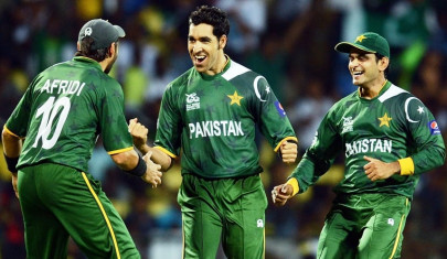 umar gul bags icc t20i performance of the year award