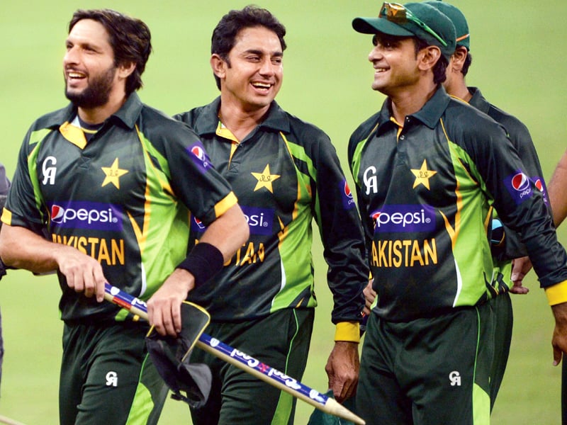 file photo of afridi with members of the pakistan cricket team photo afp file