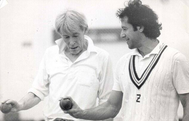 legends imran khan telling peter o 039 toole about the importance of getting the seam position right photos file legends imran khan telling peter o 039 toole about the importance of getting the seam position right photos file