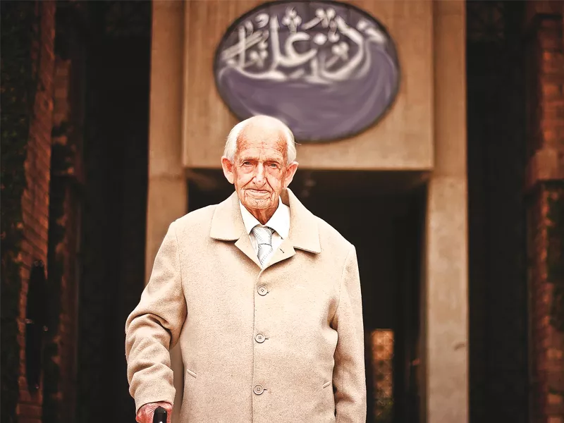 the story of the englishman whose heart lies in pakistan design by munira abbas the story of the englishman whose heart lies in pakistan design by munira abbas