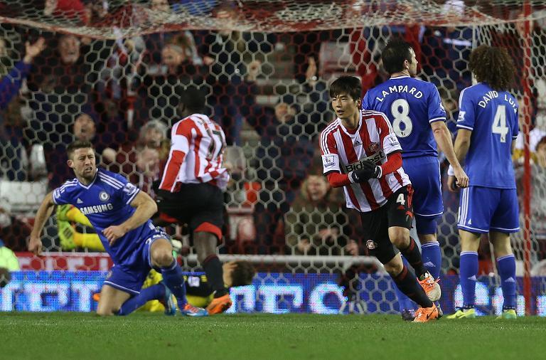 sunderland 039 s korean midfielder ki sung yong c celebrates scoring a goal during the league cup quarter final football match between sunderland and chelsea at the stadium of light in sunderland on december 17 2013 photo afp