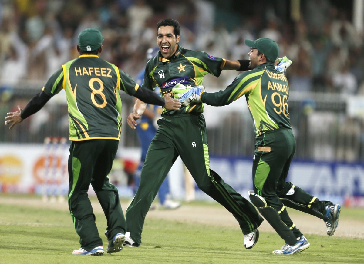 umar gul 2nd l celebrates after dismissing kumar sangakkra photo afp