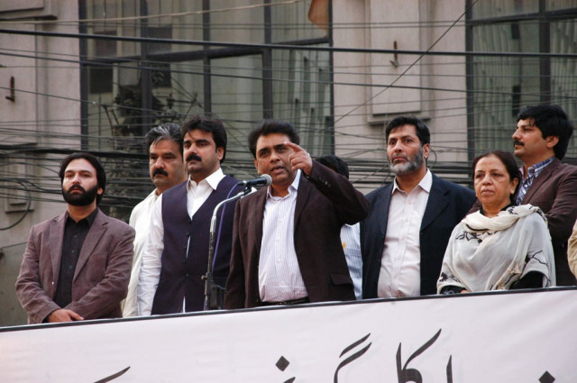 mqm deputy convener doctor khalid maqbool siddiqui addressing a rally at karachi press club on december 22 2013 photo mohammad saqib express