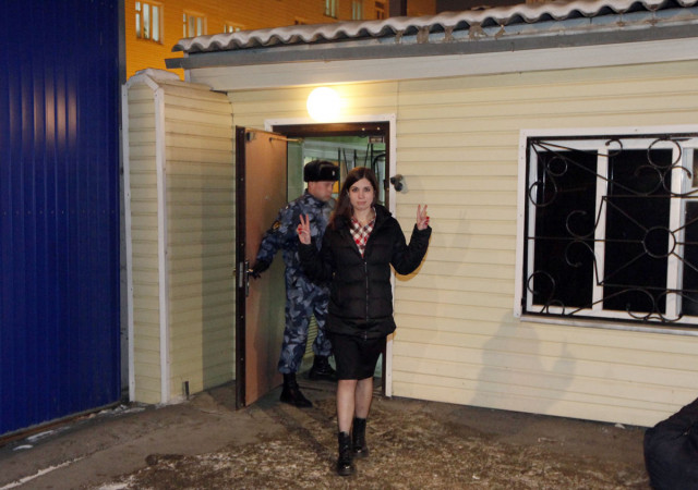 pussy riot member nadezhda tolokonnikova gestures as she walks out of prison in krasnoyarsk december 23 2013 photo reuters pussy riot member nadezhda tolokonnikova gestures as she walks out of prison in krasnoyarsk december 23 2013 photo reuters