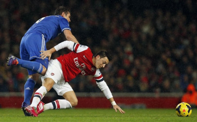 english premier league mourinho taunts arsenal after fiery draw