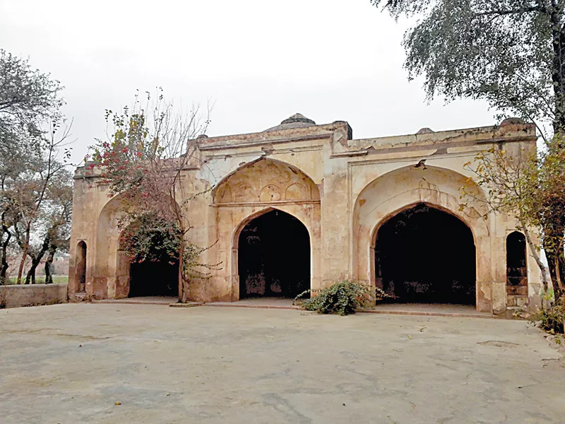 the inscription on the building states the construction was initiated in 1652 by imaduddin s disciples and was completed in 1658 photo hidayat khan express the inscription on the building states the construction was initiated in 1652 by imaduddin s disciples and was completed in 1658 photo hidayat khan express