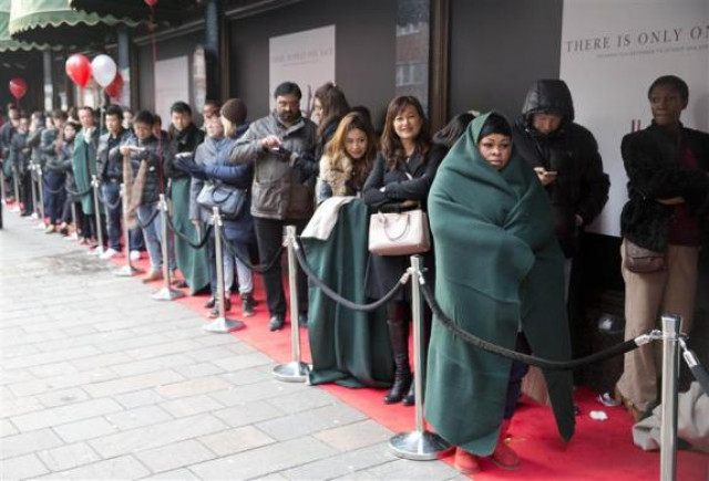 shoppers queue for the boxing day sale at harrods department store in london on thursday photo reuters shoppers queue for the boxing day sale at harrods department store in london on thursday photo reuters
