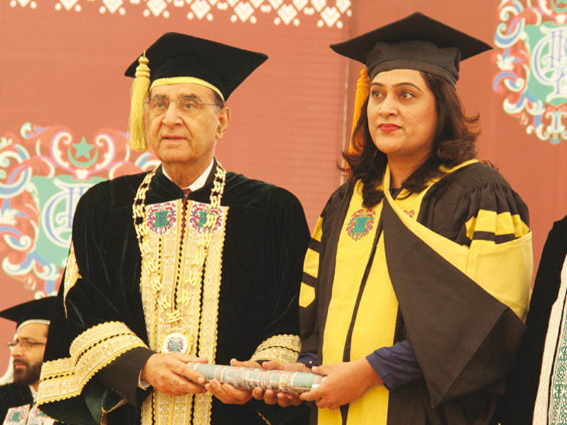 college of physicians and surgeons president prof zafarullah chaudhry presents degrees to the 345 graduates during the college 039 s 47th convocation photo ayesha mir express