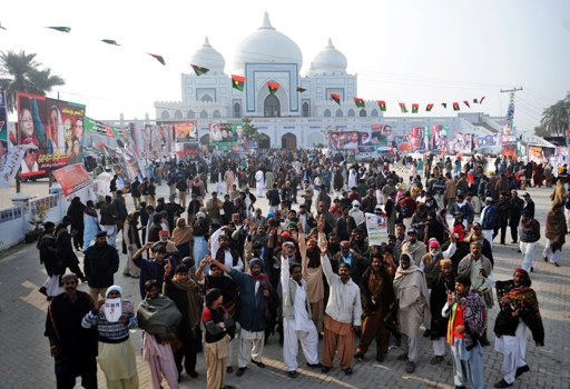 people gathered at the mausoleum of martyrs for bhutto family in garhi khuda bakhsh on december 27 2010 on the third anniversary of the death of the former prime minister benazir bhutto bhutto photo afp