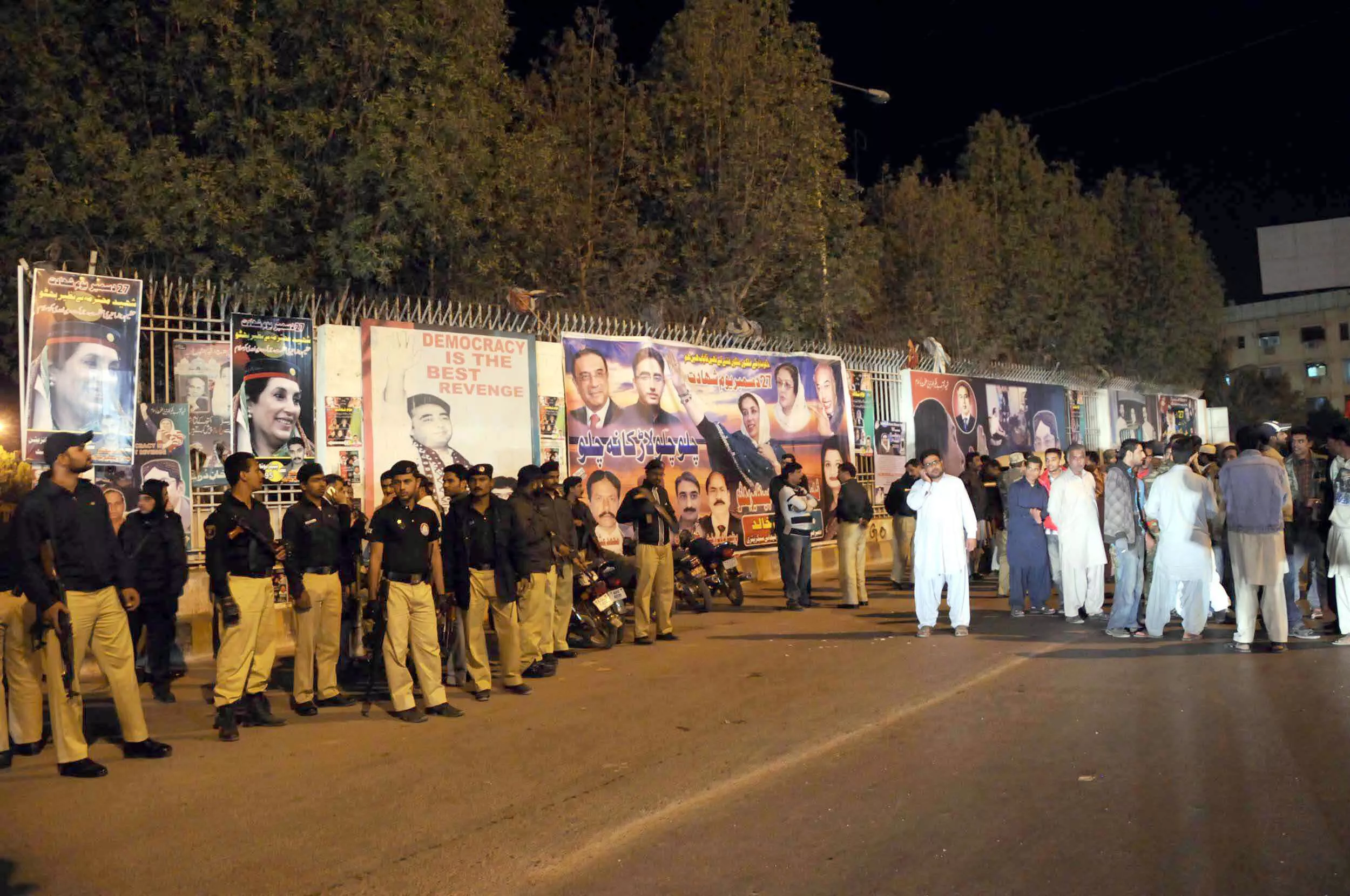 police prevented a potential clash between activists of the two parties photo mohammad noman express police prevented a potential clash between activists of the two parties photo mohammad noman express
