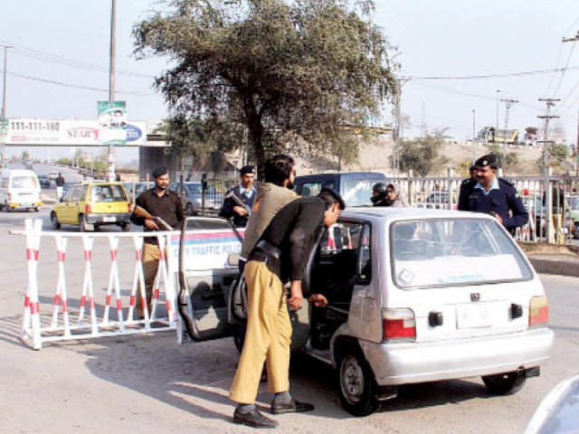islamabad and rawalpindi police officials check a vehicle at faizabad photo app islamabad and rawalpindi police officials check a vehicle at faizabad photo app