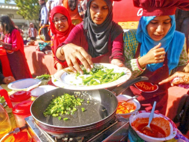 students of the institute of business administration prepare chicken manchurian at an in house culinary competition titled quot iba masterchef quot on saturday photo athar khan express students of the institute of business administration prepare chicken manchurian at an in house culinary competition titled quot iba masterchef quot on saturday photo athar khan express