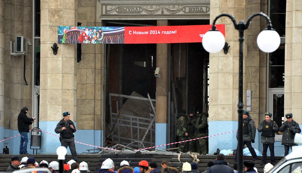 russian security forces stand guard outside a train station following a suicide attack in the volga river city of volgograd about 900 kms 560 miles southeast of moscow on december 29 2013 photo afp