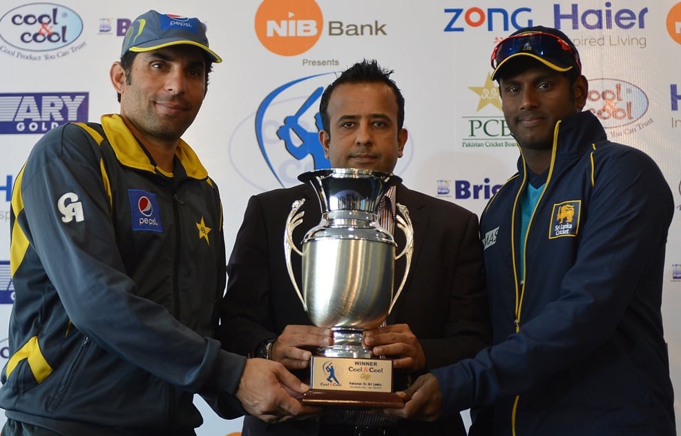 pakistani team captain misbahul haq and sri lankan team captain angelo mathews at a press conference in sheikh zayed stadium abu dhabi photo afp