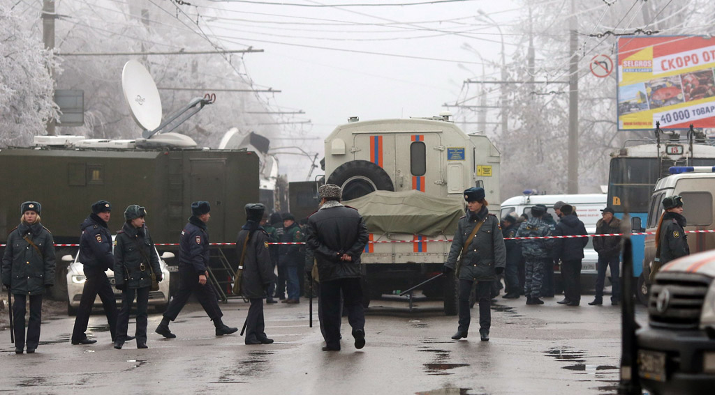 russian policemen guard the site of a deadly bombing on a packed trolleybus in volgograd on december 30 2013 photo afp