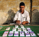 black market for new currency notes emerges