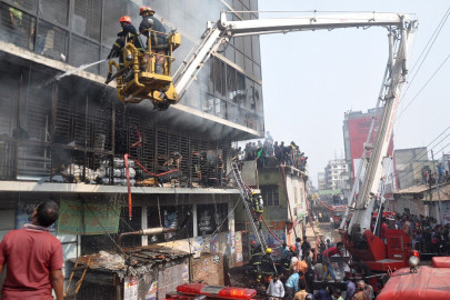 bangladesh orders arrest of factory owners for deadly fire