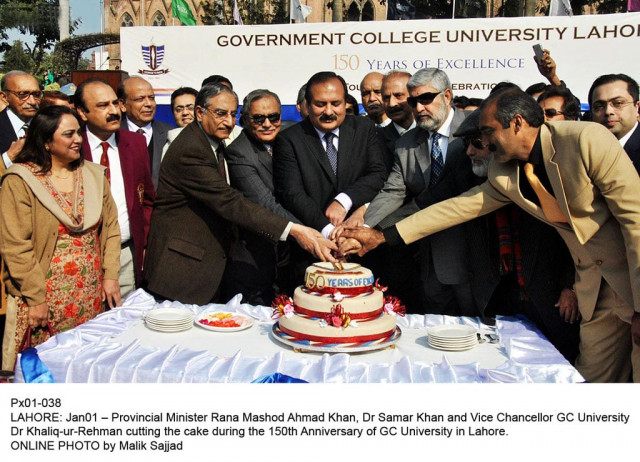 provincial minister rana mashood dr samar khan and vc gc university khaliqur rehman cutting the cake during the 150th anniversay of gc university in lahore photo online provincial minister rana mashood dr samar khan and vc gc university khaliqur rehman cutting the cake during the 150th anniversay of gc university in lahore photo online