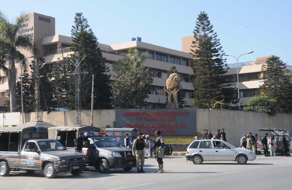 paramilitary soldiers stand outside the armed forces institute of cardiology afic where pervez musharraf admit for treatment in rawalpindi january 2 photo reuters