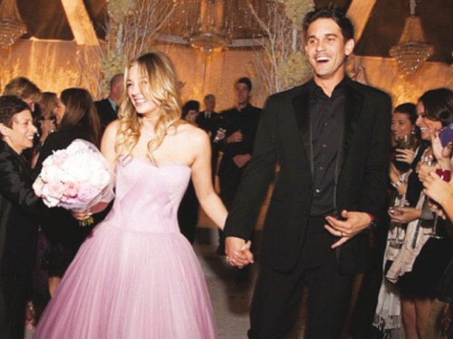 kaley cuoco looks simply radiant in her pink wedding dress photo file kaley cuoco looks simply radiant in her pink wedding dress photo file