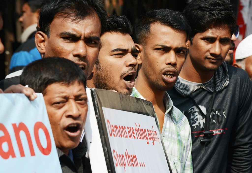 supporters of bangladeshi prime minister sheihk hasina shout pro government slogans in front of her party headquarters in dhaka on january 4 2014 photo afp