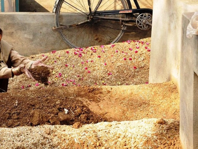 hindu woman s burial denied in muslim graveyard